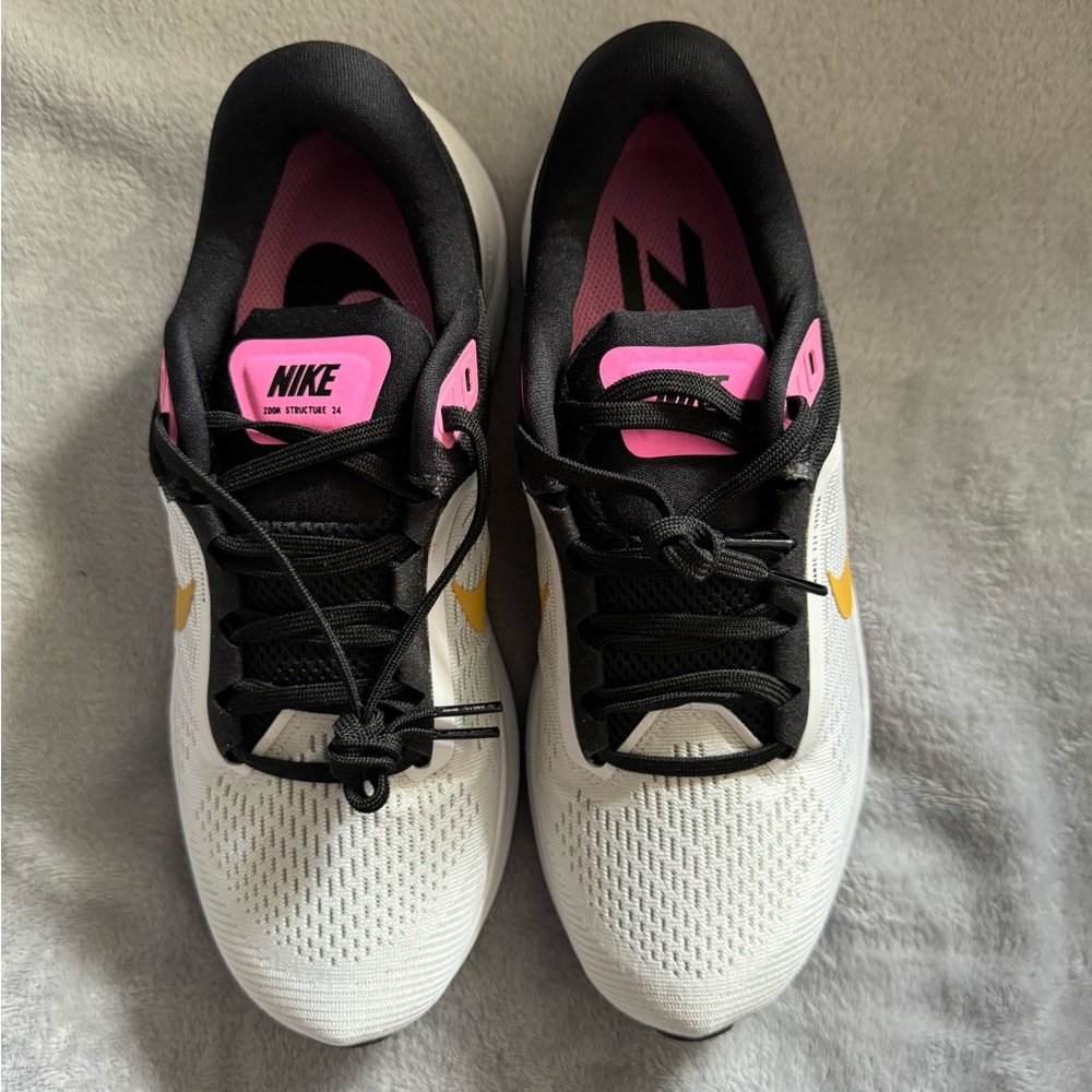 Women’s Nike Zoom Structure 24 NEW